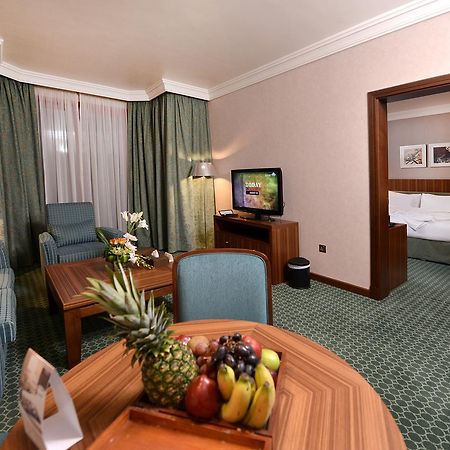 City Seasons Al Hamra Hotel Абу Даби Екстериор снимка
