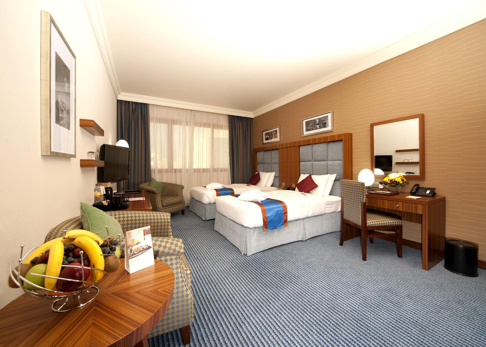 City Seasons Al Hamra Hotel Абу Даби Екстериор снимка