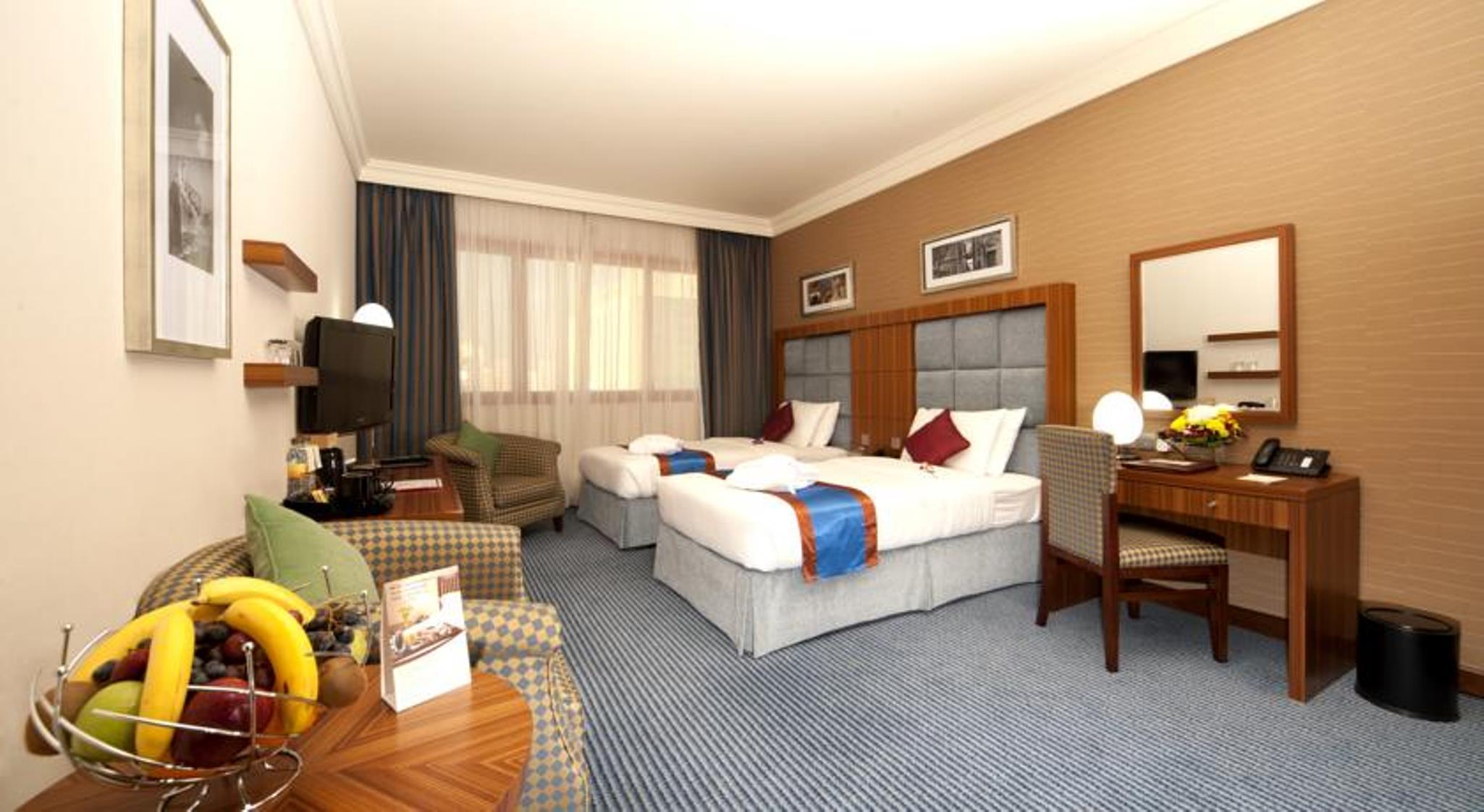 City Seasons Al Hamra Hotel Абу Даби Екстериор снимка
