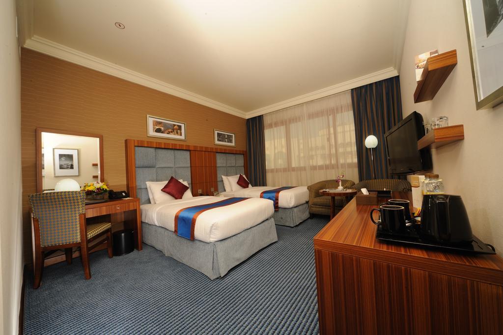 City Seasons Al Hamra Hotel Абу Даби Екстериор снимка