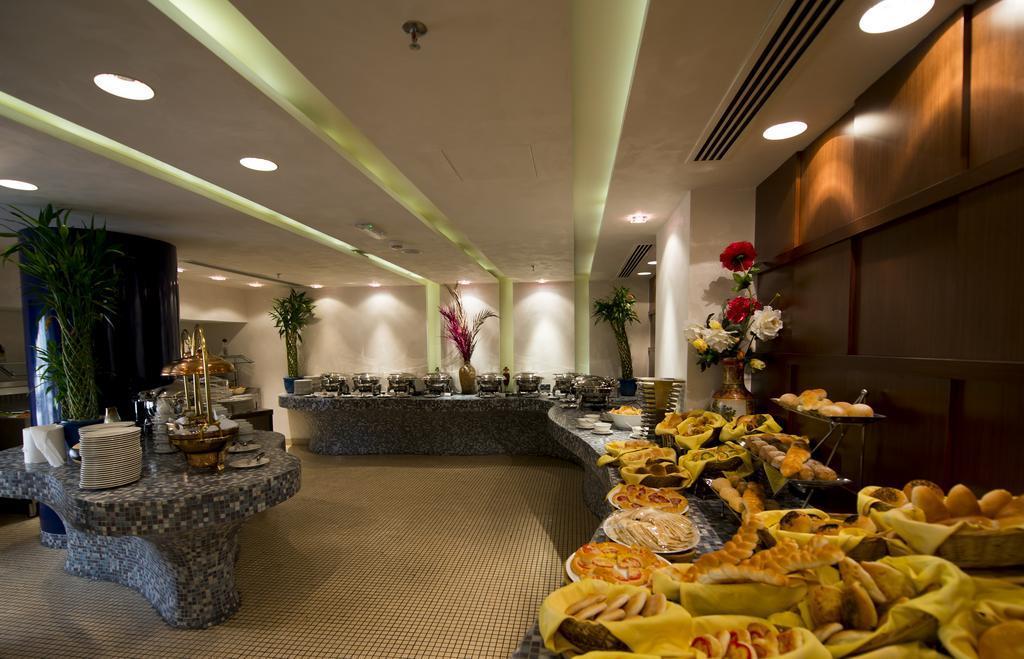 City Seasons Al Hamra Hotel Абу Даби Екстериор снимка
