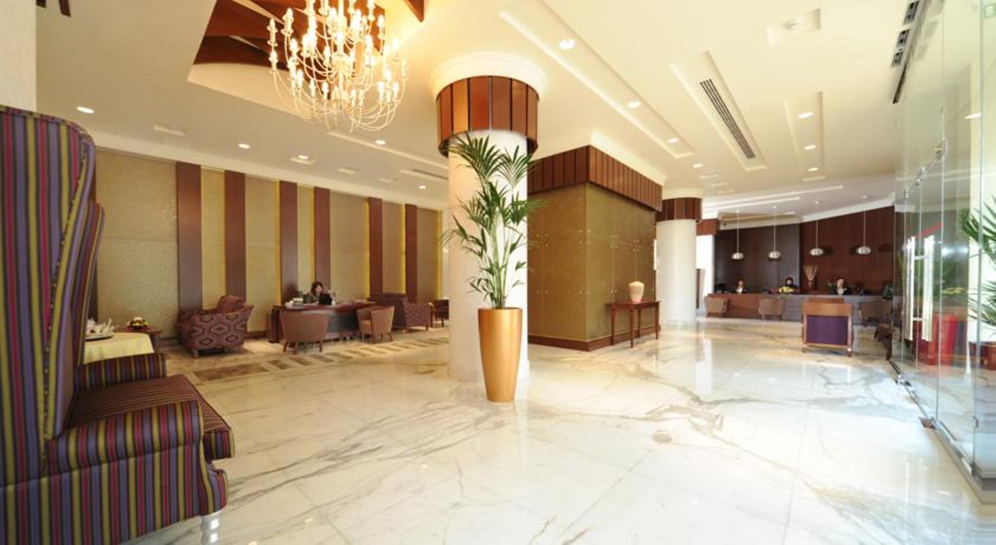 City Seasons Al Hamra Hotel Абу Даби Интериор снимка
