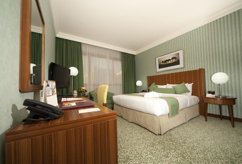 City Seasons Al Hamra Hotel Абу Даби Стая снимка