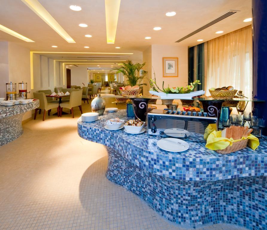 City Seasons Al Hamra Hotel Абу Даби Екстериор снимка