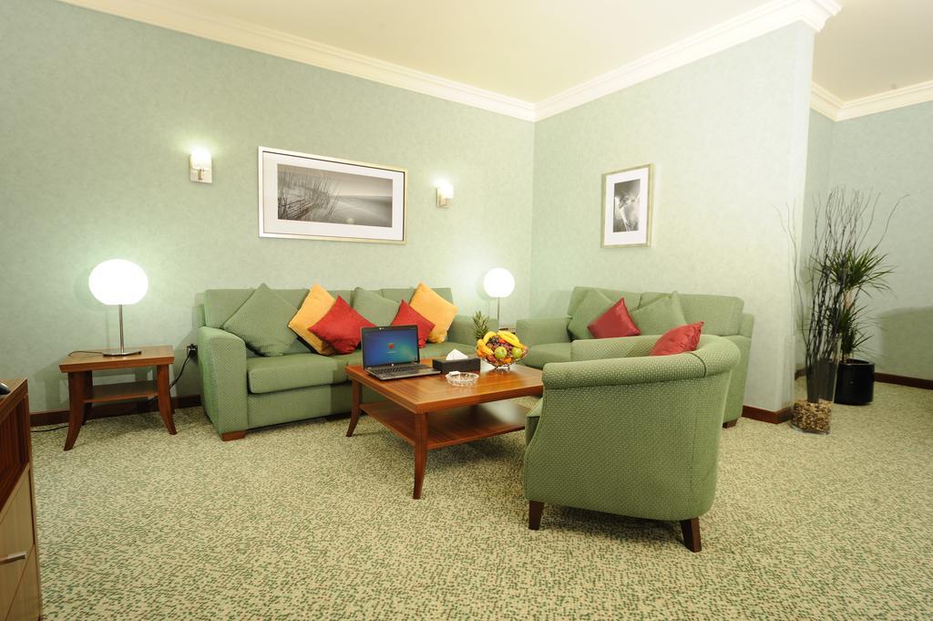 City Seasons Al Hamra Hotel Абу Даби Екстериор снимка