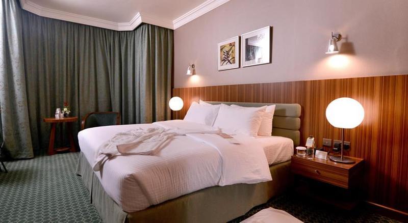 City Seasons Al Hamra Hotel Абу Даби Екстериор снимка