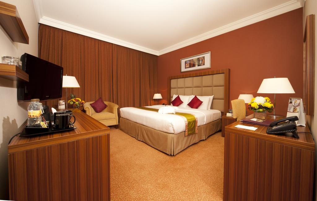 City Seasons Al Hamra Hotel Абу Даби Екстериор снимка