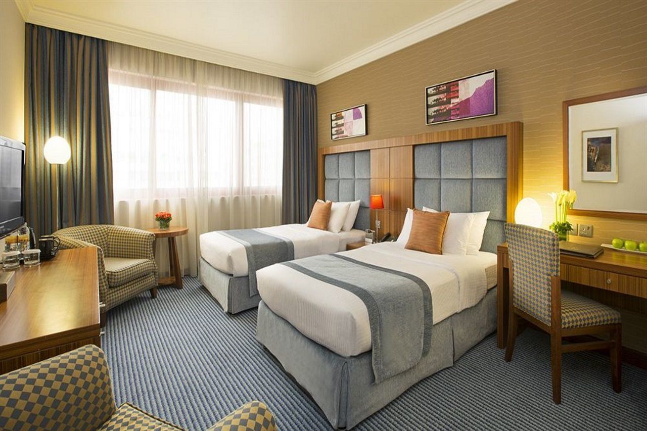 City Seasons Al Hamra Hotel Абу Даби Екстериор снимка