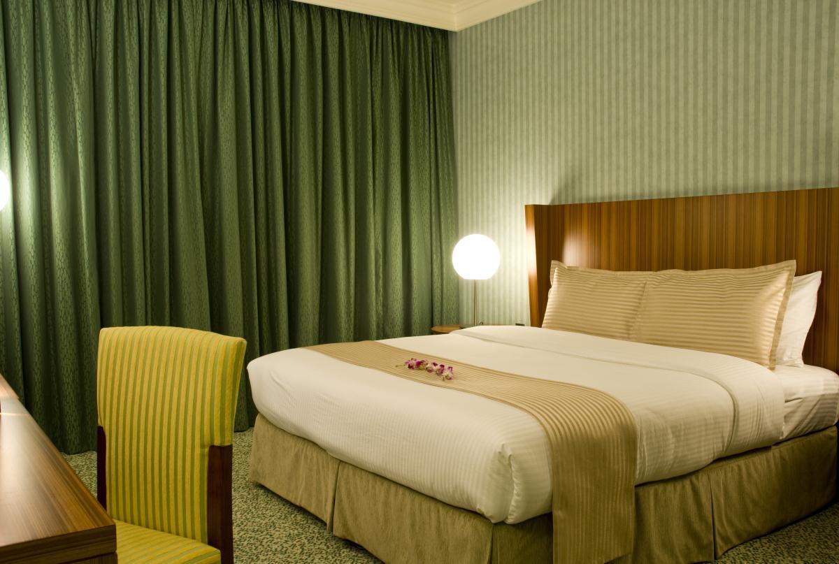 City Seasons Al Hamra Hotel Абу Даби Стая снимка