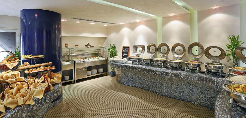 City Seasons Al Hamra Hotel Абу Даби Екстериор снимка