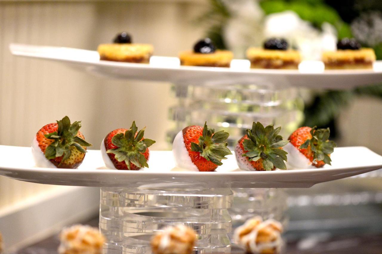 City Seasons Al Hamra Hotel Абу Даби Екстериор снимка